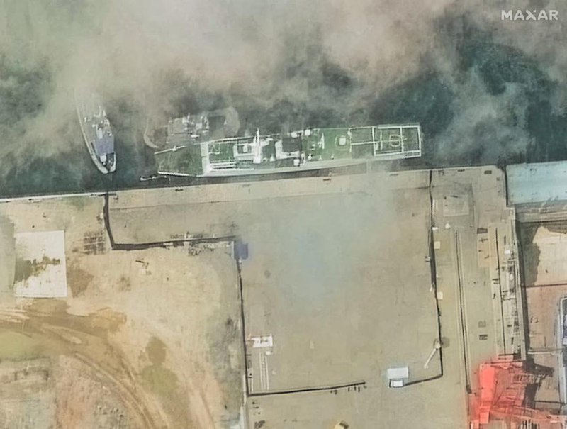 卫星图像显示，中国海警3104舰艇正在海南三亚市附近的榆林海军基地的干船坞进行维修