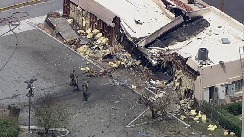 美国加利福尼亚州棕榈泉市5月17日发生汽车爆炸